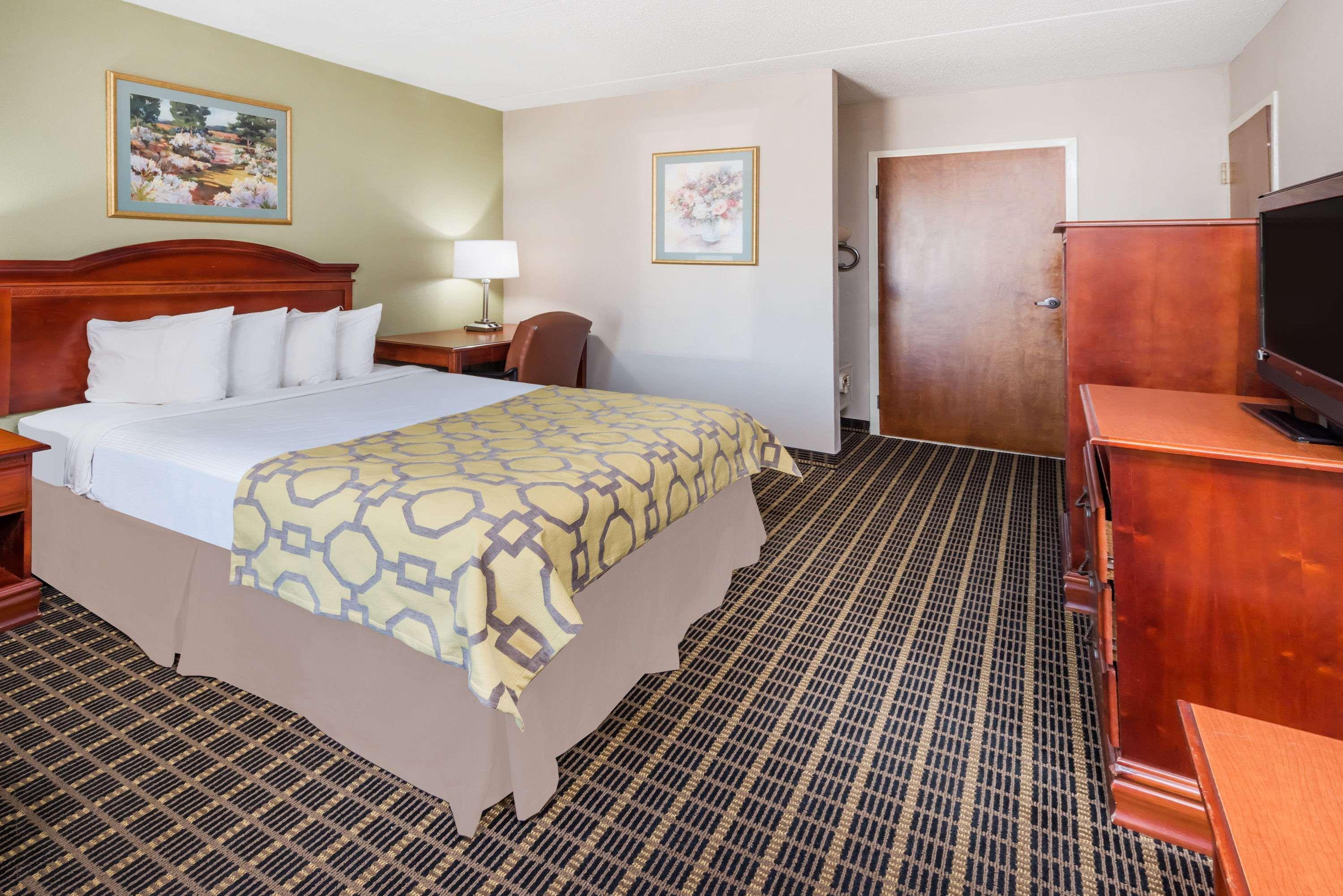 Baymont By Wyndham Clarksville Northeast Exterior foto