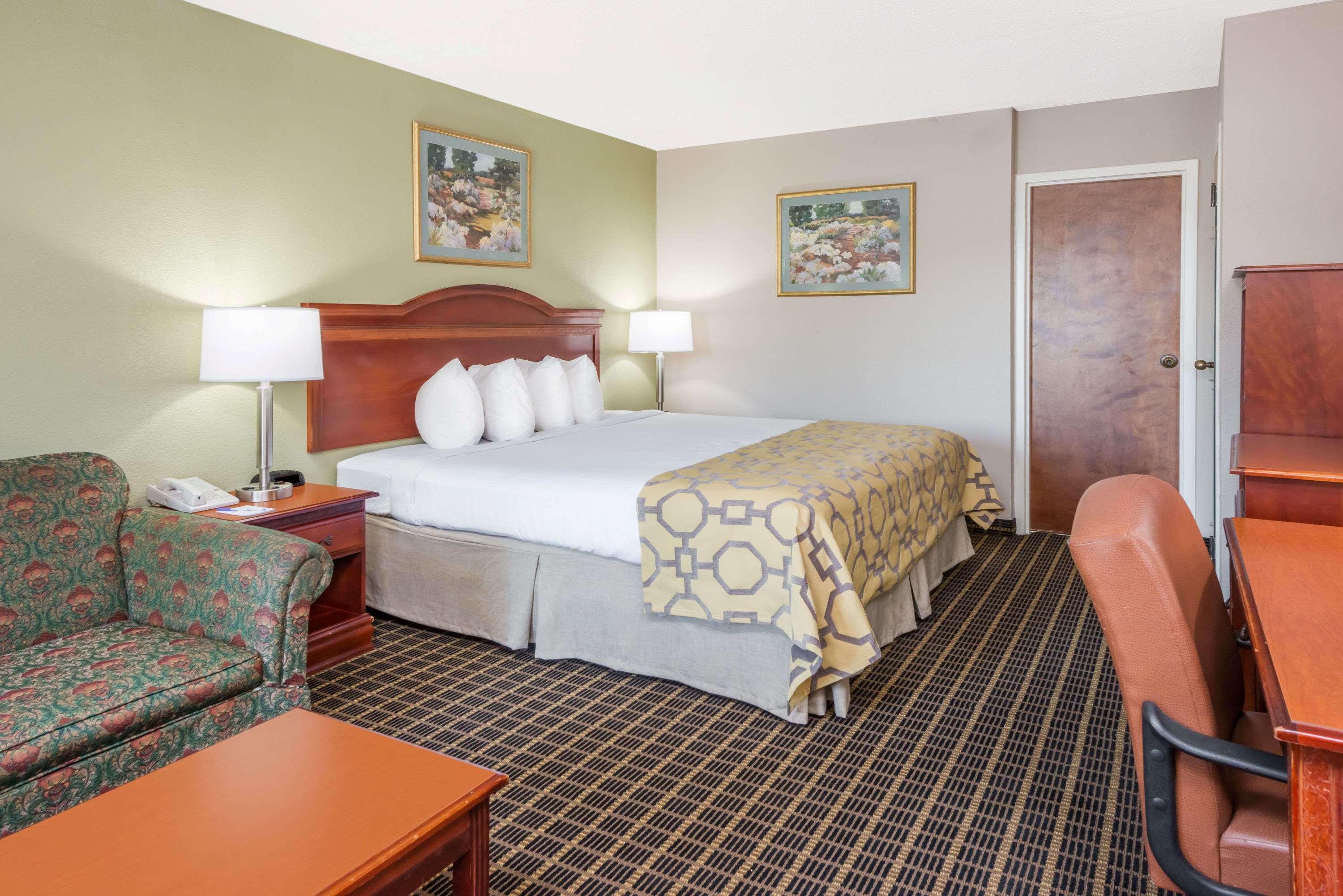 Baymont By Wyndham Clarksville Northeast Exterior foto