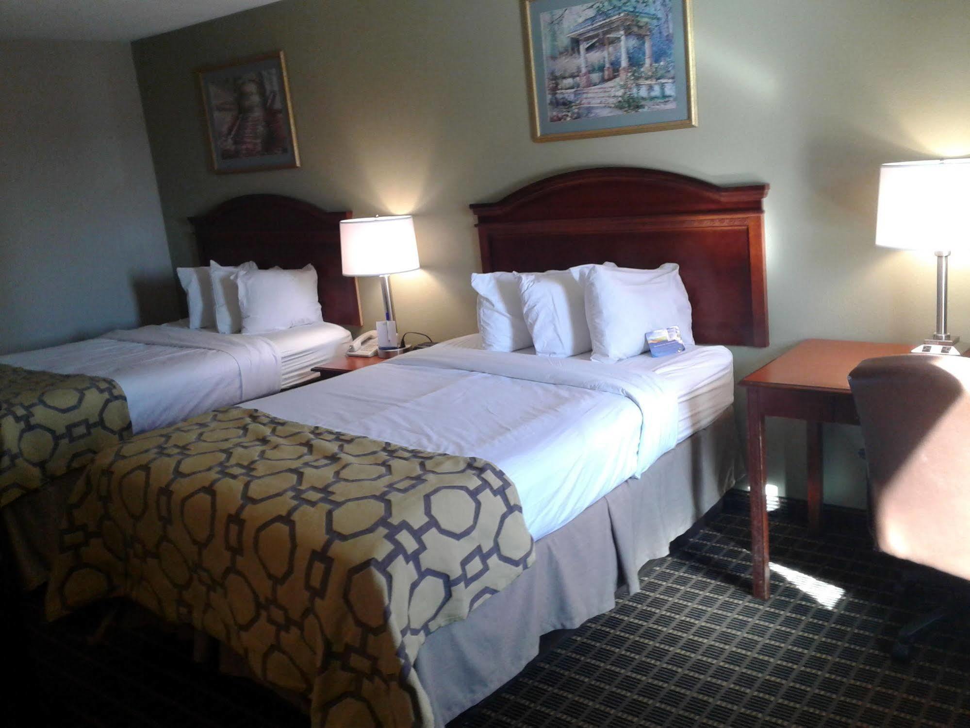 Baymont By Wyndham Clarksville Northeast Exterior foto