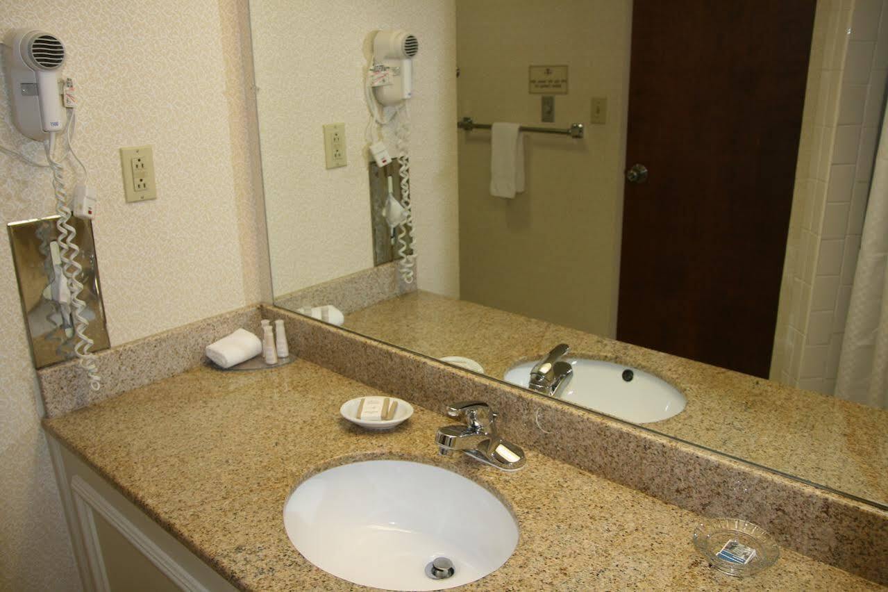 Baymont By Wyndham Clarksville Northeast Exterior foto